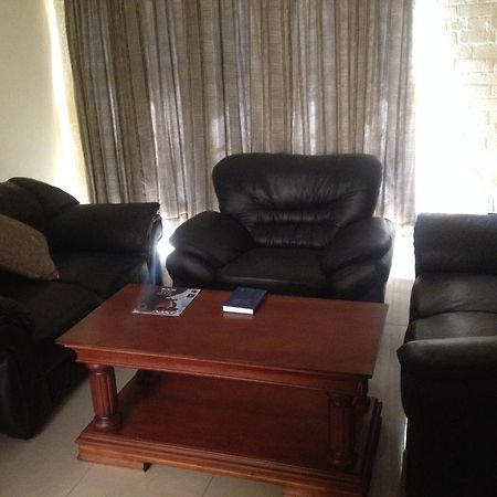 Kadoma Hotel & Conference Centre Luaran gambar