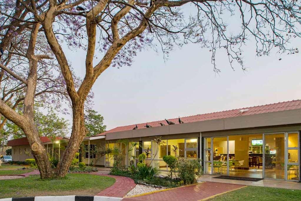 Kadoma Hotel & Conference Centre Luaran gambar