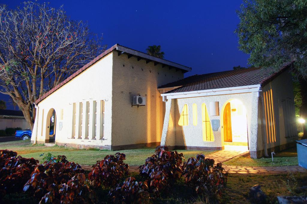 Kadoma Hotel & Conference Centre Luaran gambar