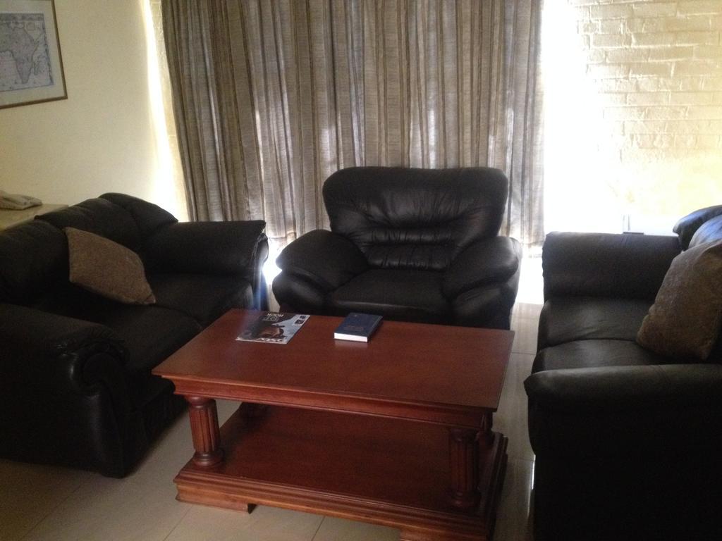 Kadoma Hotel & Conference Centre Luaran gambar