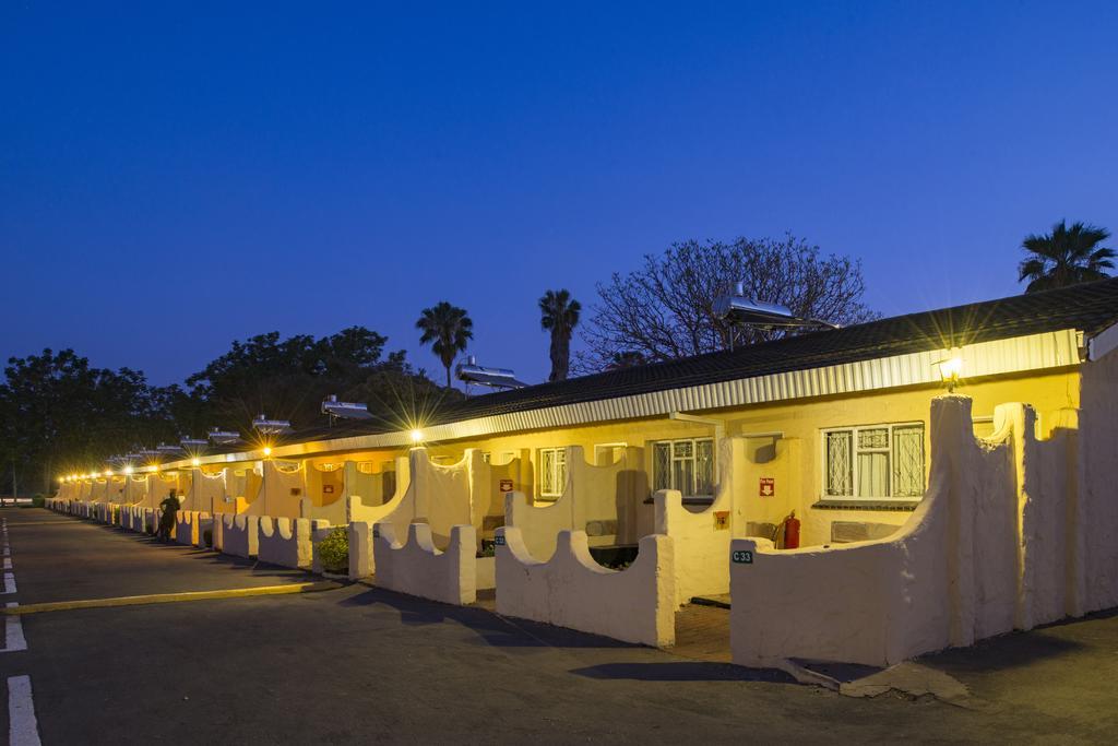 Kadoma Hotel & Conference Centre Luaran gambar