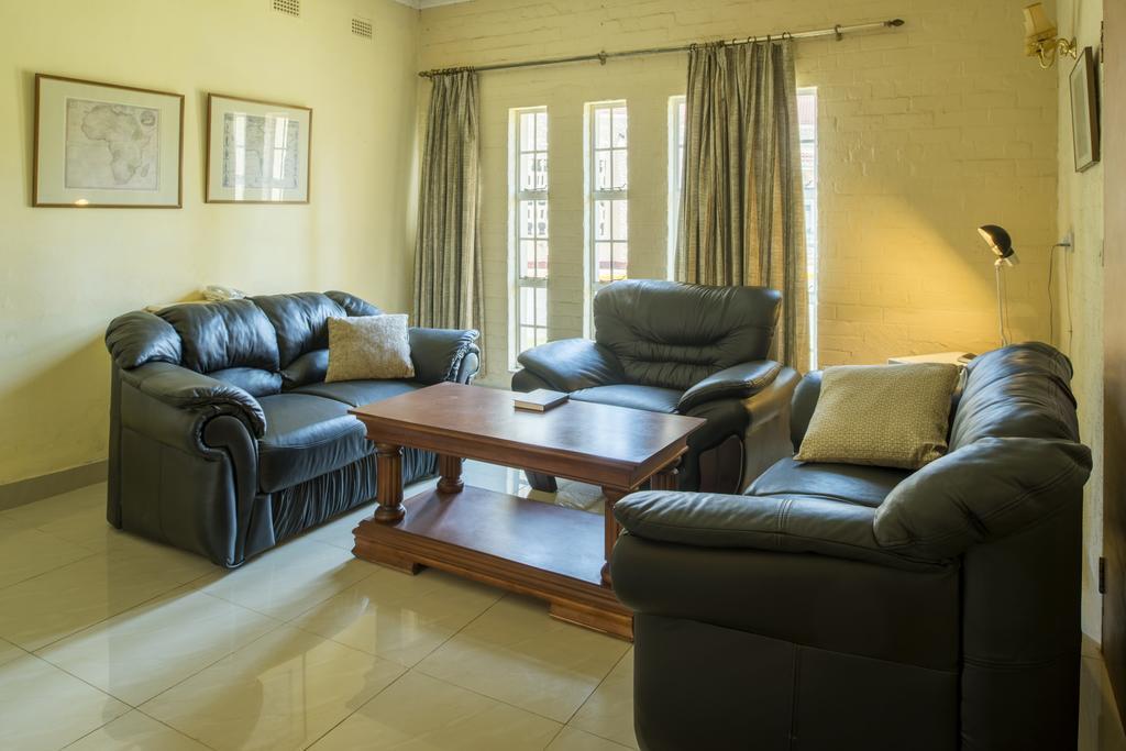 Kadoma Hotel & Conference Centre Luaran gambar