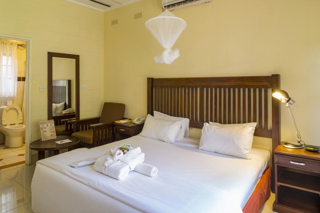 Kadoma Hotel & Conference Centre Luaran gambar