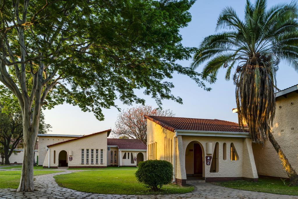 Kadoma Hotel & Conference Centre Luaran gambar