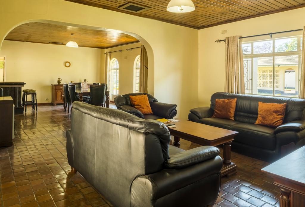 Kadoma Hotel & Conference Centre Luaran gambar
