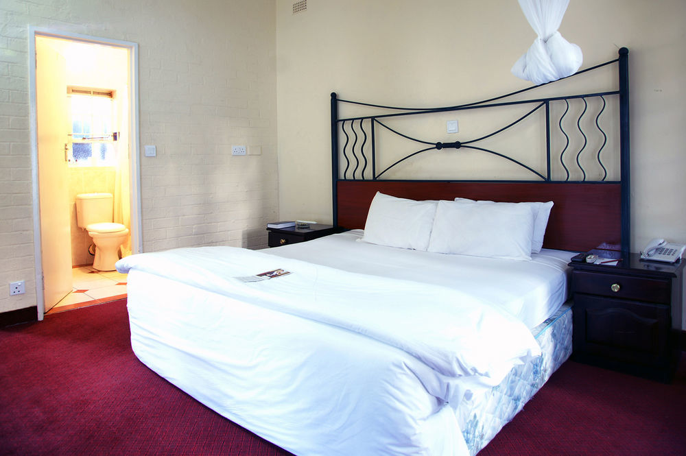 Kadoma Hotel & Conference Centre Luaran gambar